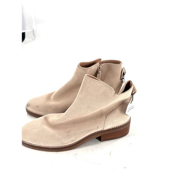 Cole Haan Ramona Waterproof Ankle Bootie 10 Beige NWOT Suede Boots Academia Prep - Picture 2 of 9